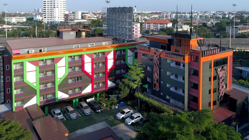 the breton hotel media