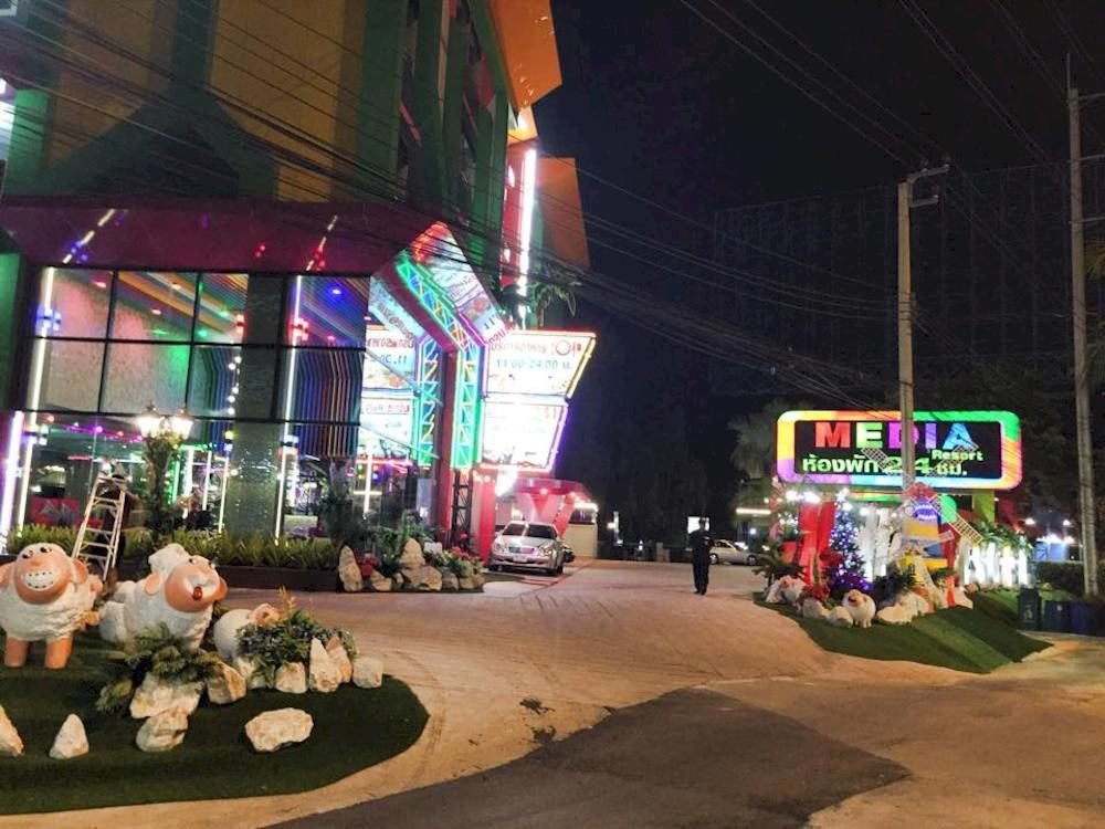 the breton hotel media