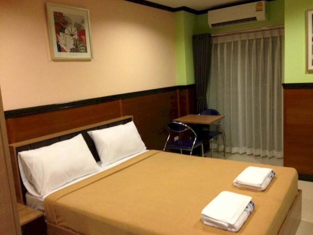 the breton hotel media