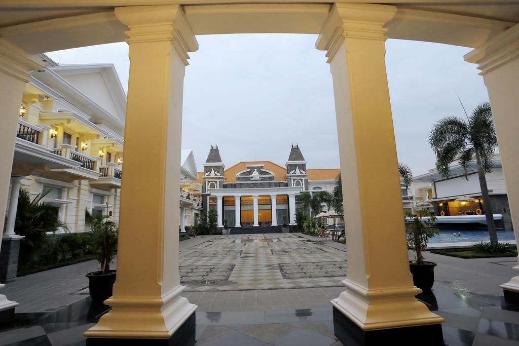 Adhiwangsa Hotel & Convention Hall,Colomadu>>Central Java,3 star