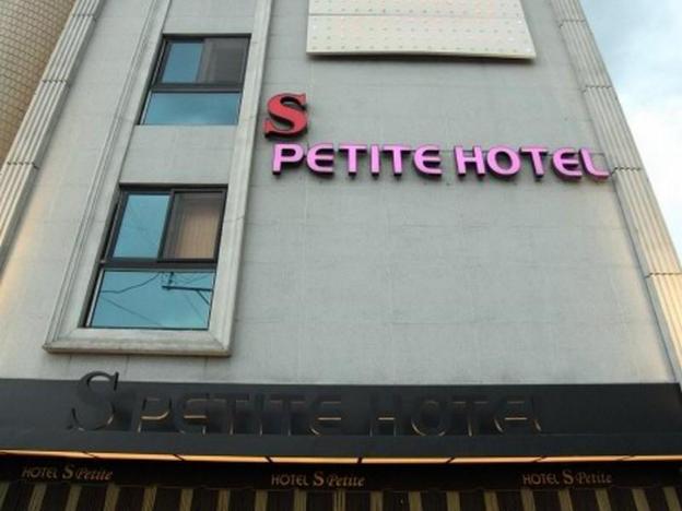 s petite hotel