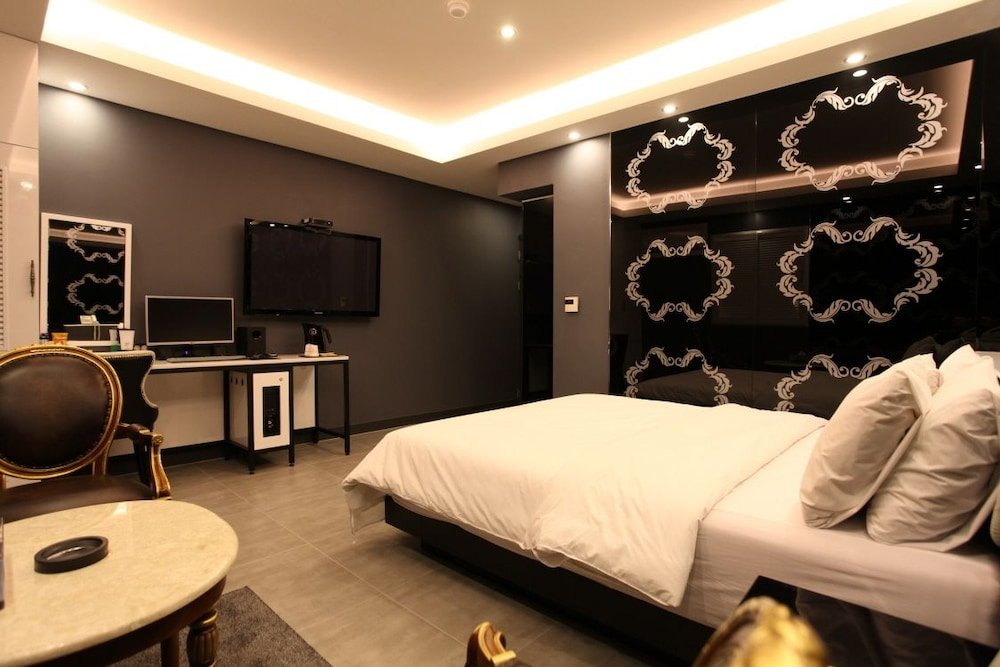 s petite hotel