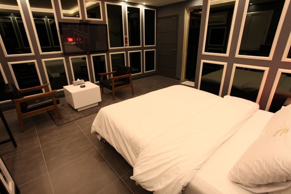 s petite hotel