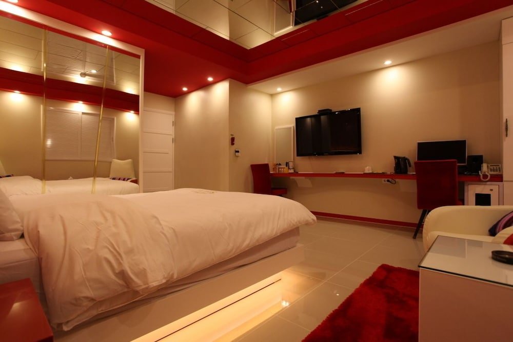 s petite hotel