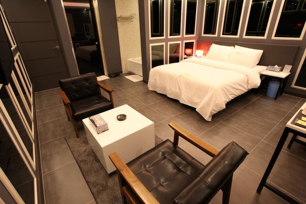 s petite hotel