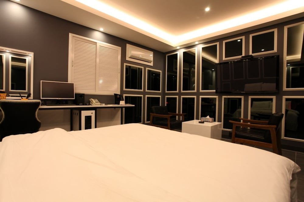 s petite hotel
