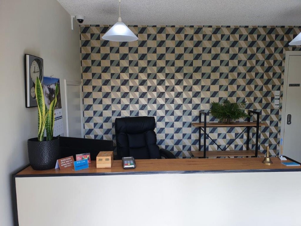 ashburtons regency motel