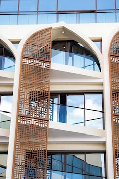 golden tulip muscat the village
