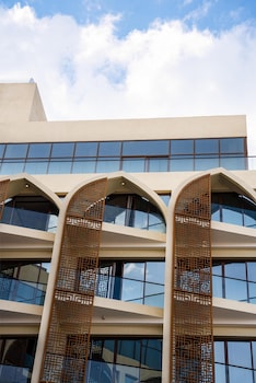 golden tulip muscat the village
