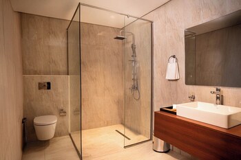 golden tulip muscat the village