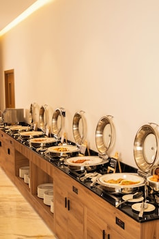 golden tulip muscat the village