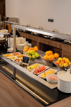 golden tulip muscat the village