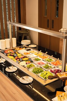 golden tulip muscat the village