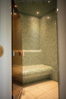 reya creek hotel