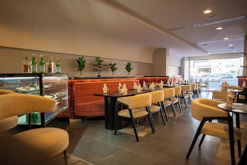 reya creek hotel