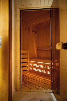 reya creek hotel