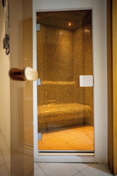reya creek hotel