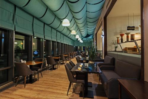 hayat hospitality oskemen