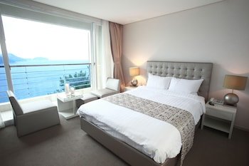 Riviera Hotel Geoje,Changwon-Si>>Changwon,3.5 star