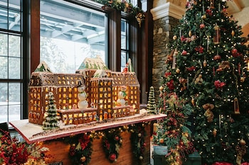 Fairmont Banff Springs Gold Experience,405 Spray Ave,4 star