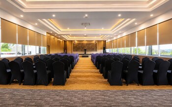 ayra hotel airport solo