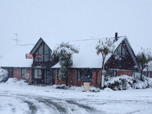 snow denn lodge hostel