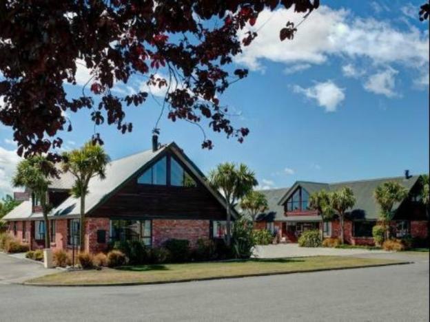 snow denn lodge hostel