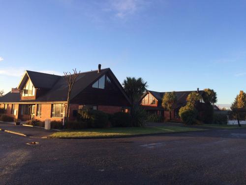 snow denn lodge hostel