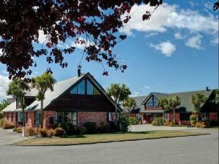 snow denn lodge hostel