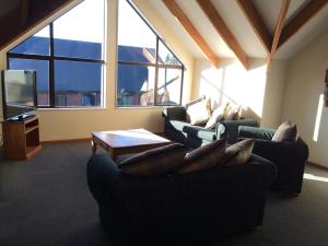 snow denn lodge hostel