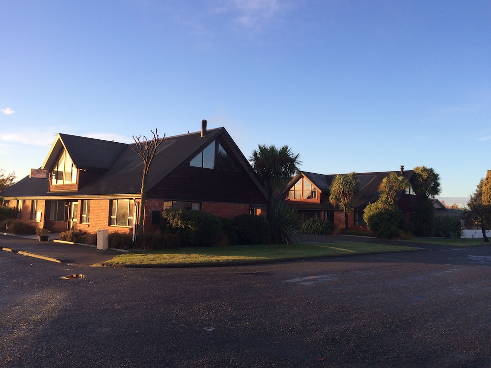 snow denn lodge hostel