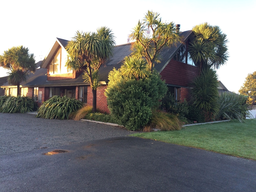 snow denn lodge hostel