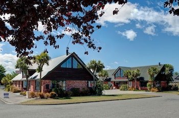 snow denn lodge hostel