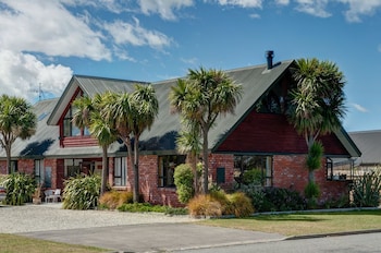 snow denn lodge hostel