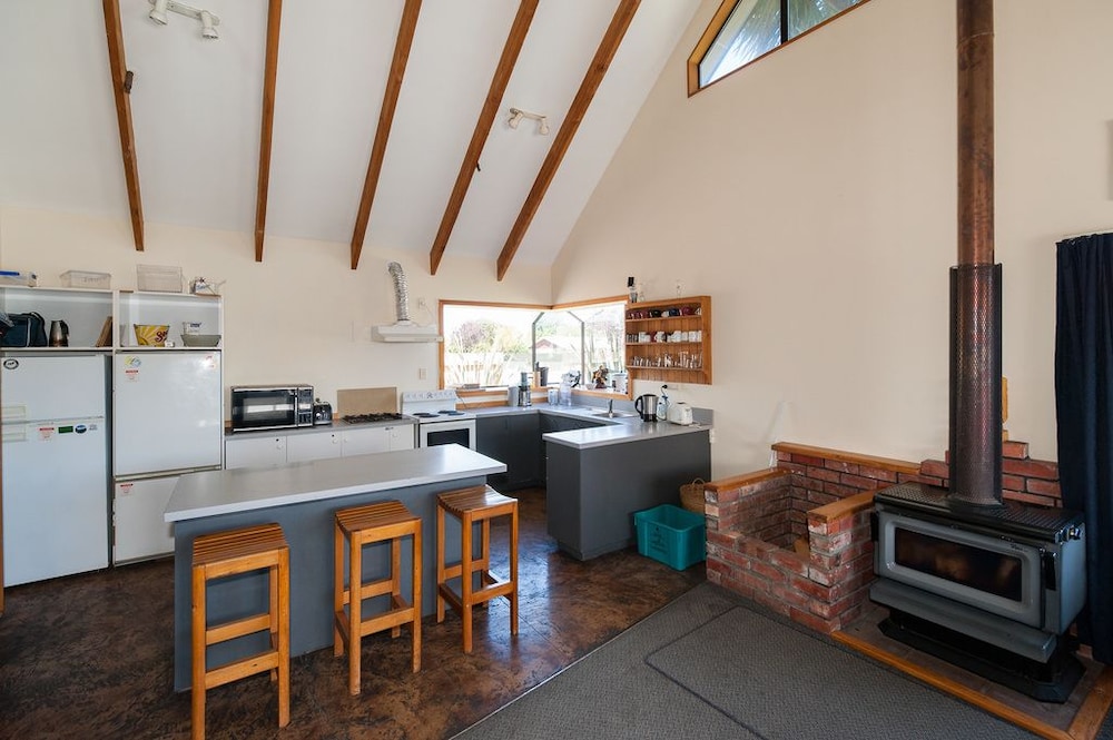 snow denn lodge hostel