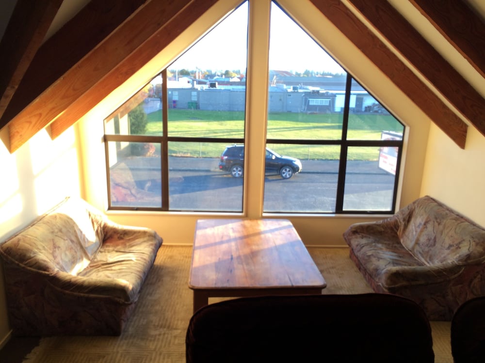 snow denn lodge hostel