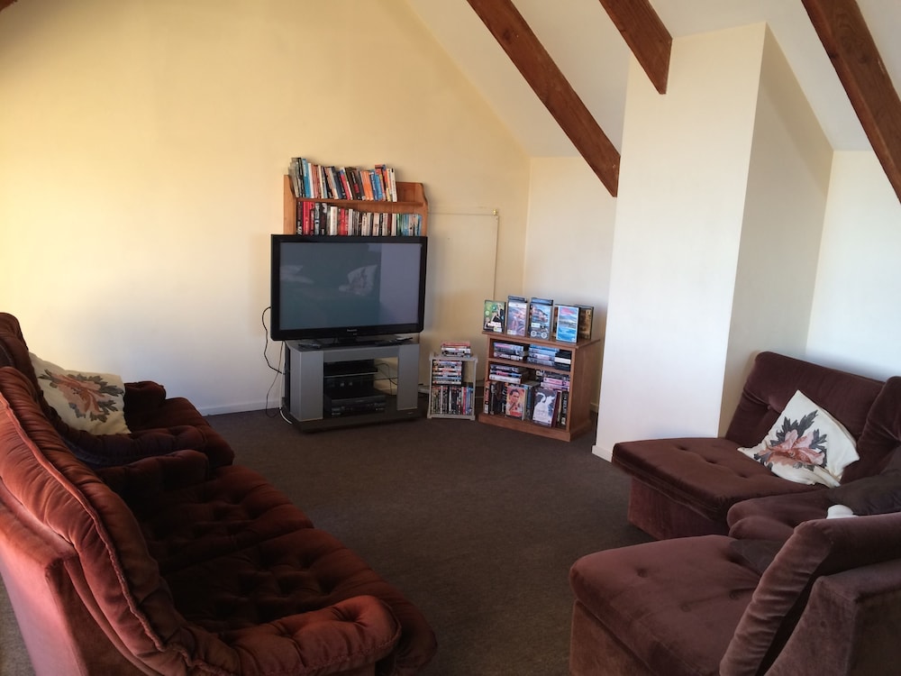 snow denn lodge hostel