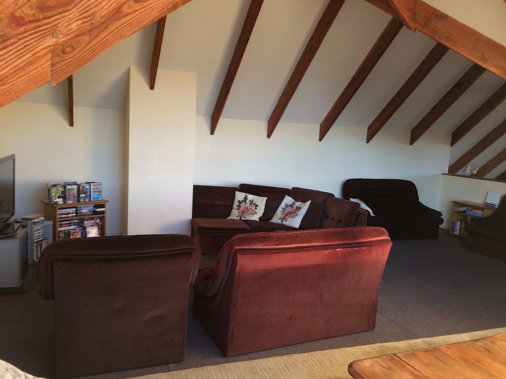 snow denn lodge hostel