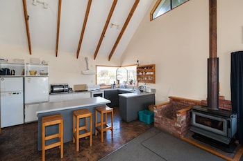 snow denn lodge hostel