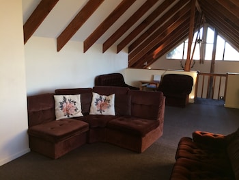 snow denn lodge hostel