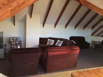 snow denn lodge hostel