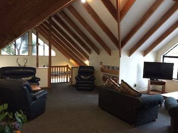 snow denn lodge hostel