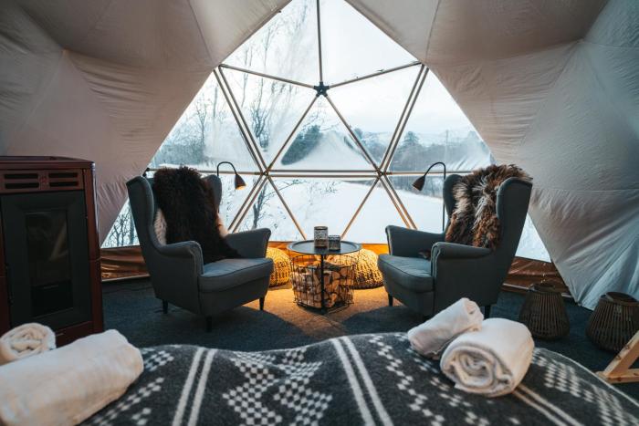 aera aurora glass cabins