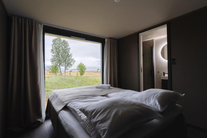 aera aurora glass cabins
