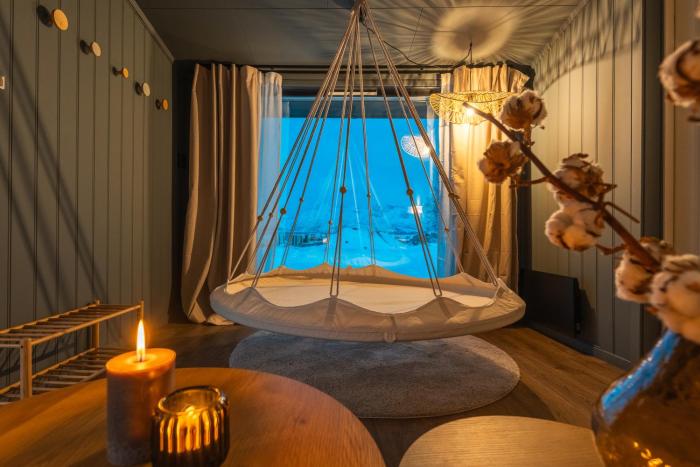 aera aurora glass cabins