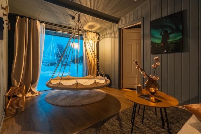 aera aurora glass cabins