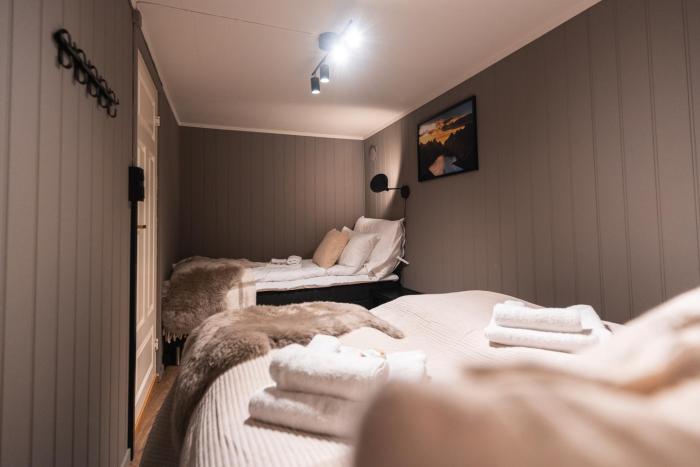 aera aurora glass cabins