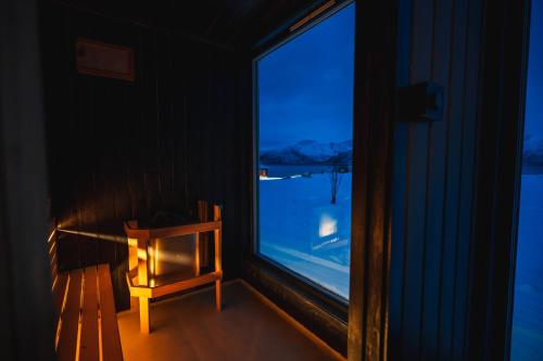 aera aurora glass cabins