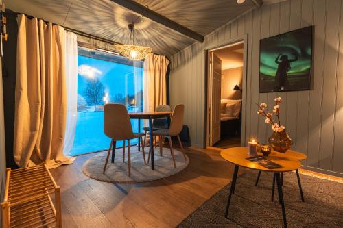 aera aurora glass cabins