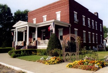 inn of the six toed cat